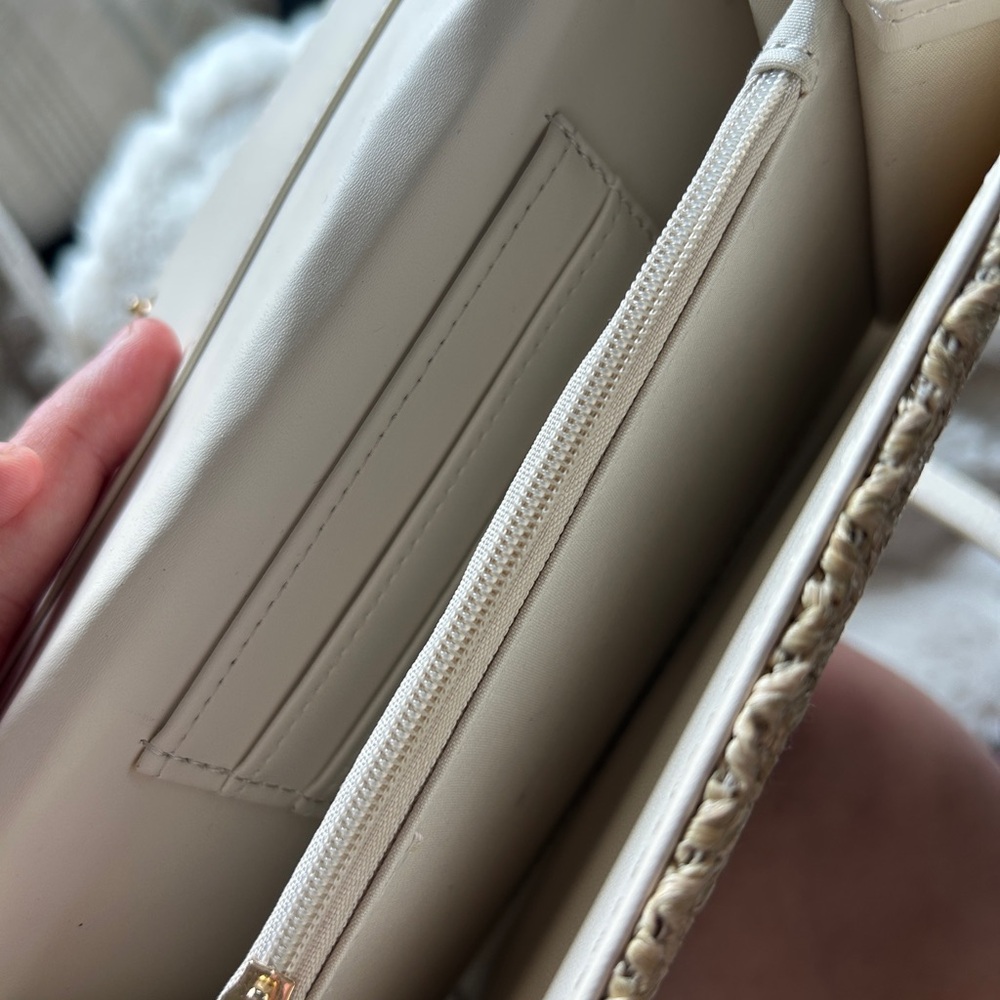 Elegant Cream Bow Accent Women Bag - Picture 3 of 3